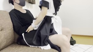BestCoupleJapan — 可爱的日本女仆吮吸男友的鸡巴。 受不了对男友摇臀的可爱女仆